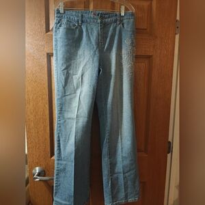 Women's  Style & Co Embroidered Flowers On Leg And Back Pocket Blue Jean Size 6